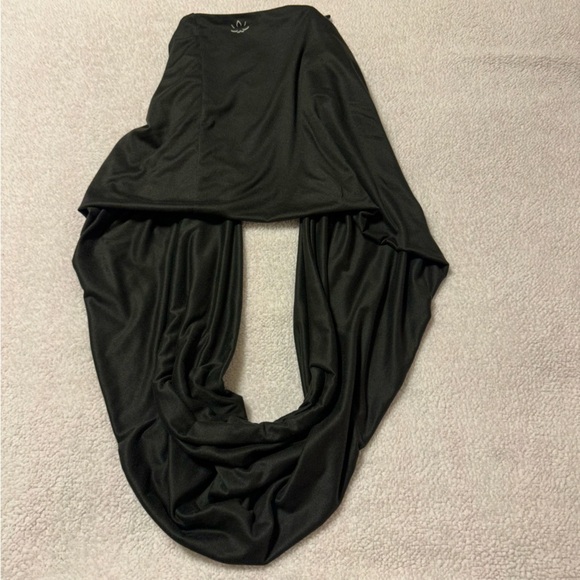 BEYOND YOGA Hidden Pocket Infinity Scarf Zipper Pocket Black Brown Soft - Picture 3 of 13